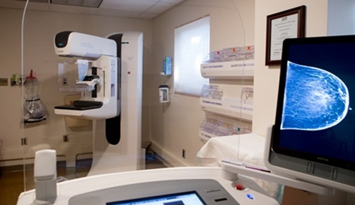 بهترین مرکز ماموگرافی شیراز | افراد با پروتز سینه