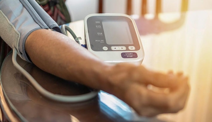 علت سرگیجه چیست | نقش مشکلات فشارخون